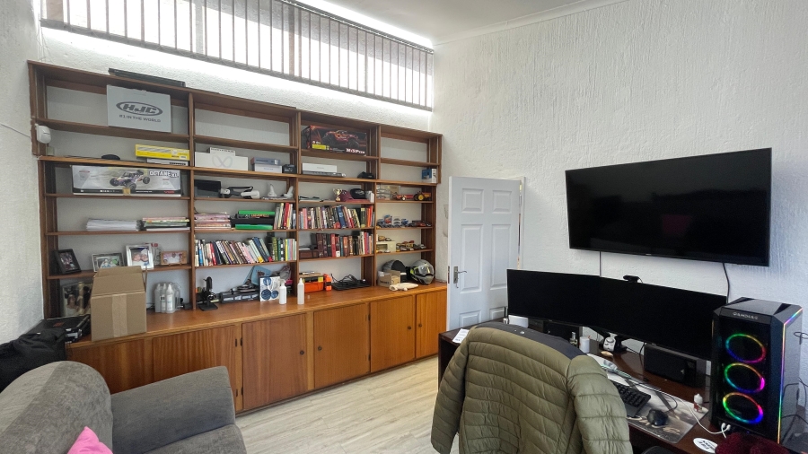 4 Bedroom Property for Sale in Van Der Hoff Park North West